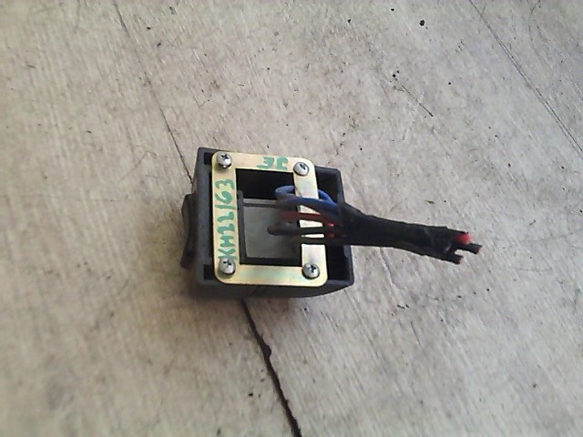 SUZUKI SWIFT 96-05 Jobb első ablakemelő kapcsoló 1. kép