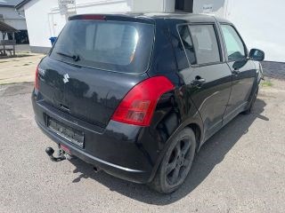 SUZUKI SWIFT III (MZ, EZ) Jobb hátsó Ajtó (Üres lemez) 1. kép