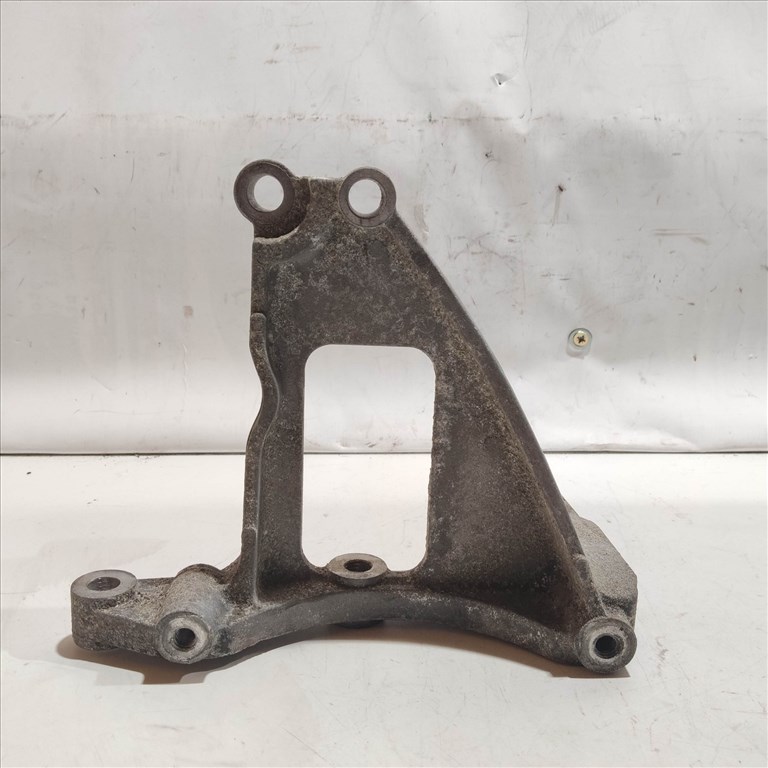 Alfa Romeo 159, Brera, Spider 3,2 v6 klímakompresszor tartóbak 55192825 1. kép