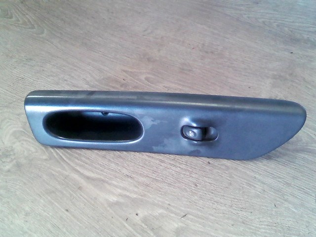 RENAULT LAGUNA 98- Jobb első ablakemelő kapcsoló 1. kép