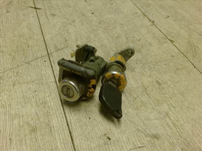 RENAULT R19 Csomagtérajtó dugózár