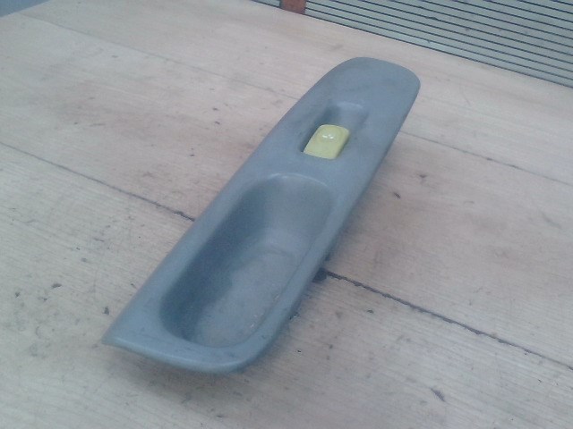 RENAULT TWINGO 98-07 Jobb első ablakemelő kapcsoló 1. kép