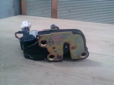 TOYOTA CARINA E 92.04-97.07 Bal hátsó ajtó zárszerkezet központi záras