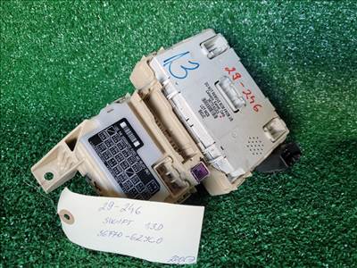 SUZUKI SWIFT III Biztosítéktábla Utastér 3677062JC0