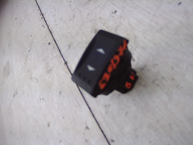 FORD MONDEO 01-07 Bal hátsó ablakemelő kapcsoló 1. kép