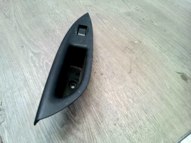 MAZDA 6 02-05 Jobb hátsó ablakemelő kapcsoló 1. kép