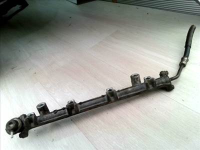 MITSUBISHI SPACE WAGON Injektor befecskendező híd 