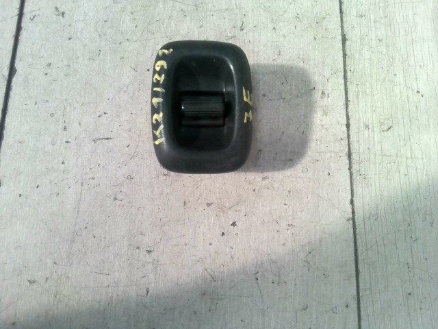 SUZUKI BALENO 95-98 Jobb első ablakemelő kapcsoló 1. kép