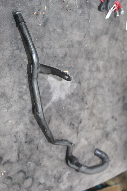 Audi A4/B8 2007-2013 2.0D CAGA vízcső  1. kép