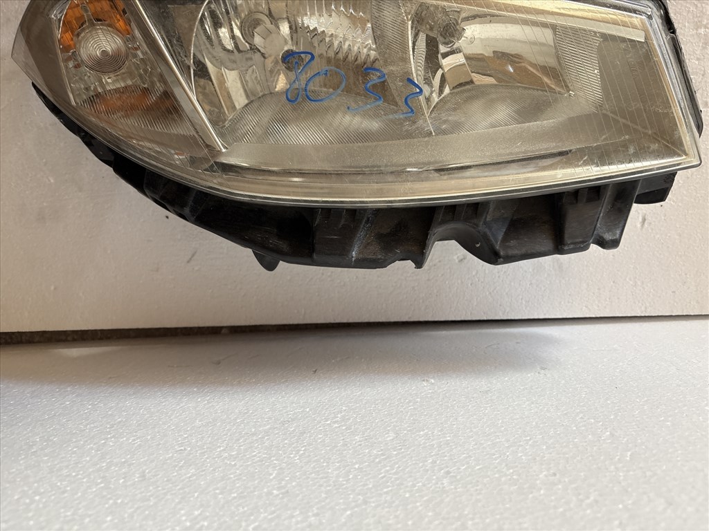 8033 Renault Megane II. 2002-2009 Jobb első Lámpa Fényszóró 7701064018 2. kép