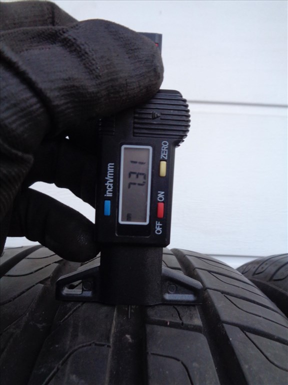 Pirelli 215/55R17 nyári gumi pár újszerű állapotban eladó.  5. kép