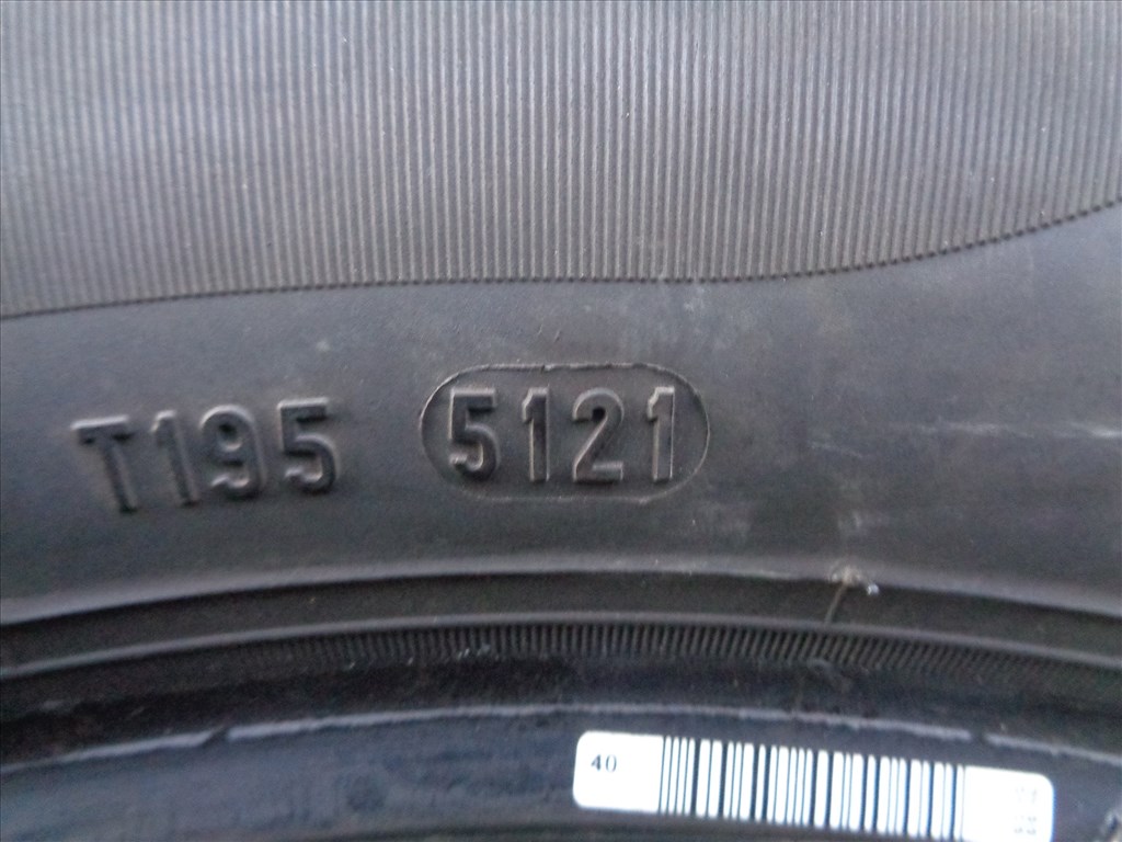 Pirelli 215/55R17 nyári gumi pár újszerű állapotban eladó.  8. kép