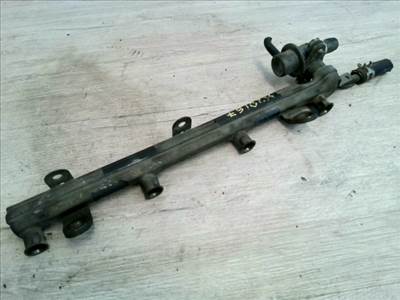 MAZDA 626 97.08-00.07 Injektor befecskendező híd 