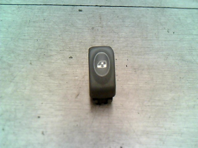 RENAULT TWINGO 98-07 Jobb első ablakemelő kapcsoló 1. kép