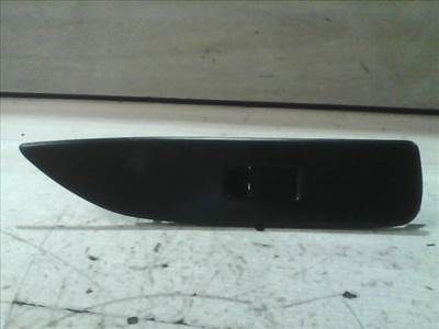 SUZUKI SWIFT 89-96 Jobb első ablakemelő kapcsoló