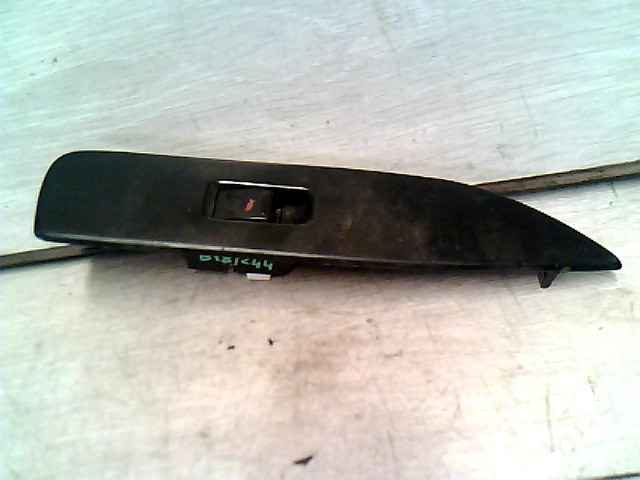 SUZUKI SWIFT 96-05 Jobb első ablakemelő kapcsoló 1. kép