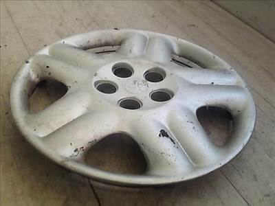 TOYOTA AVENSIS 01-03 Dísztárcsa