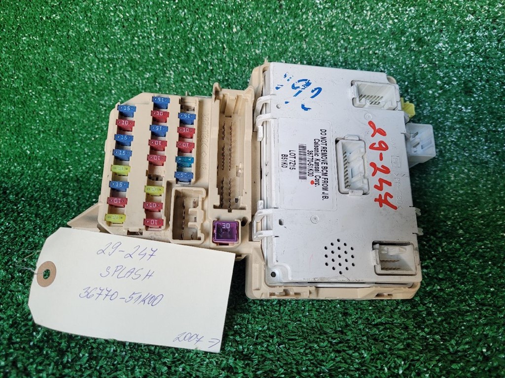 SUZUKI SPLASH Biztosítéktábla Utastér 3677051K00 1. kép