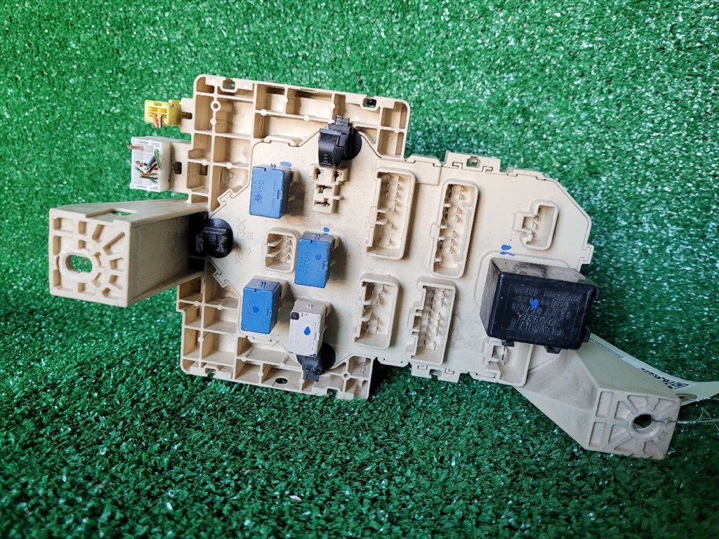 SUZUKI SPLASH Biztosítéktábla Utastér 3677051K00 2. kép