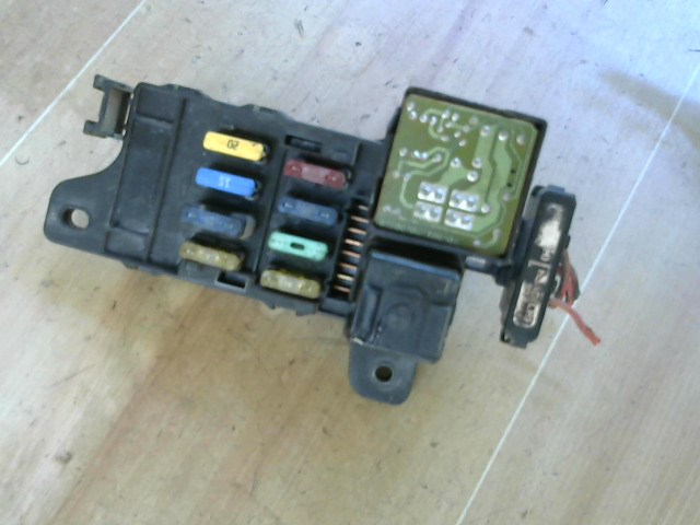 DAIHATSU HIJET Biztosítéktábla BCM BSI BSM SAM GEM modul Motortér 1. kép