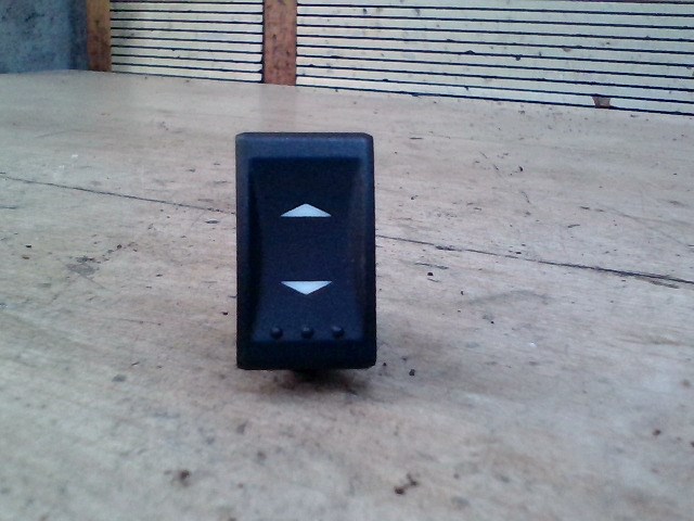 FORD MONDEO 01-07 Jobb első ablakemelő kapcsoló 1. kép