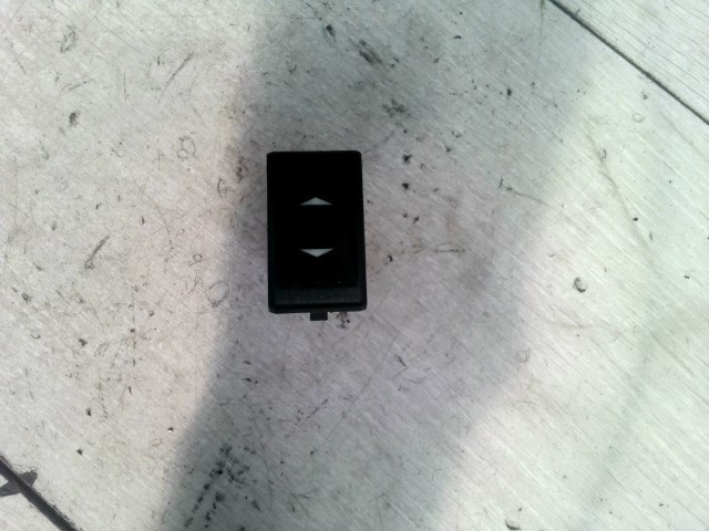 FORD MONDEO 01-07 Jobb hátsó ablakemelő kapcsoló 1. kép