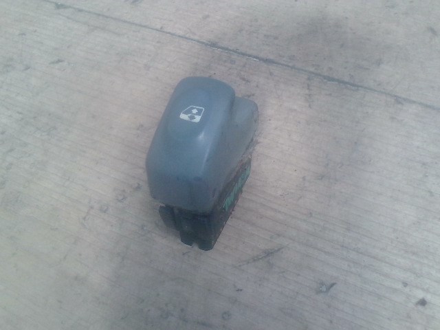 RENAULT TWINGO 98-07 Jobb első ablakemelő kapcsoló 1. kép