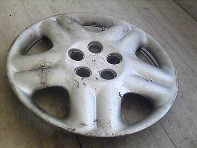 TOYOTA AVENSIS 01-03 Dísztárcsa