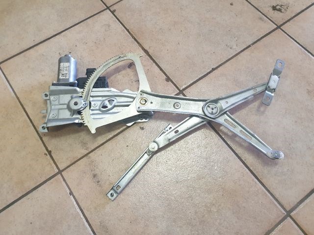 Opel Astra H Jobb első ablakemelő  13100418 1. kép