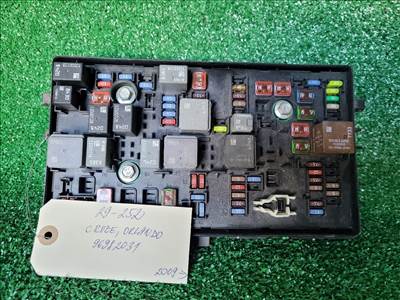 CHEVROLET CRUZE Biztosítéktábla Utastér 96982031