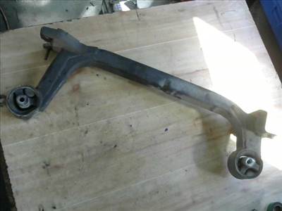 CHRYSLER STRATUS ELSŐ FUTÓMŰTARTÓ BÖLCSŐ KÖZÉPSŐ (HOSSZTARTÓ)