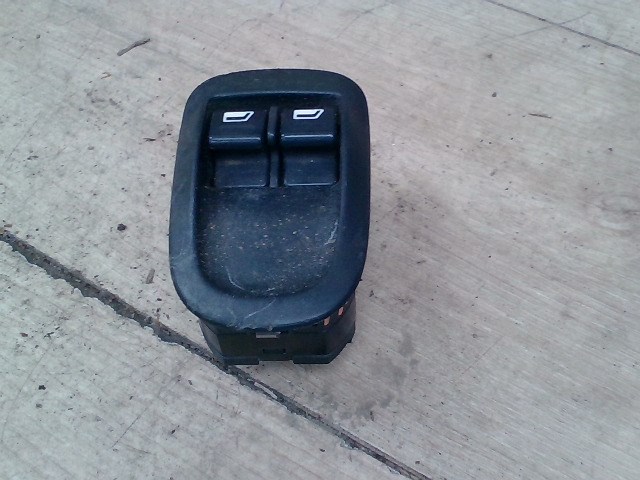 PEUGEOT 306 97-02 Bal első ablakemelő kapcsoló 1. kép