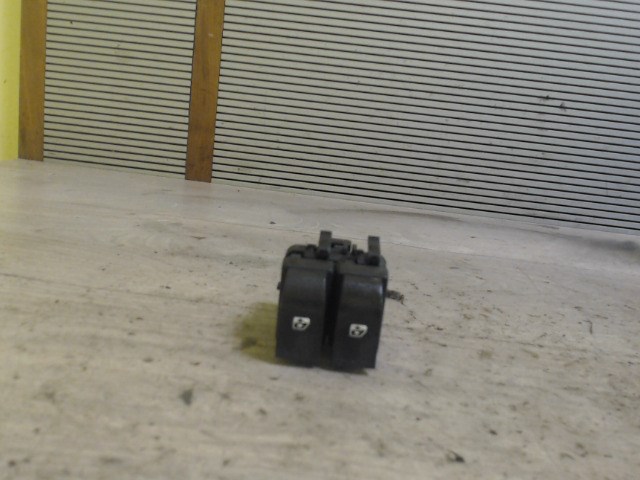 RENAULT CLIO 01-06 Bal első ablakemelő kapcsoló 1. kép