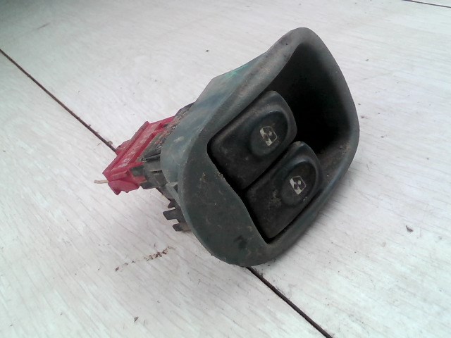 RENAULT MEGANE SCENIC 97-99 Bal első ablakemelő kapcsoló 1. kép