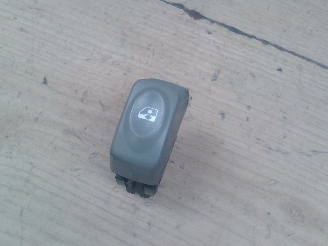 RENAULT TWINGO 98-07 Jobb első ablakemelő kapcsoló 1. kép