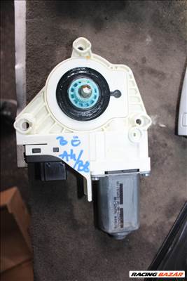 Audi A4/B8 Bal első ablakemelő motor 8k0959801
