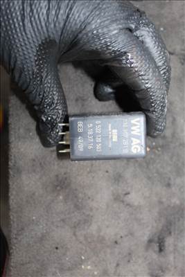 Audi A4/B8 2007-2013 2.0D CAGA izzító relé 038907281B