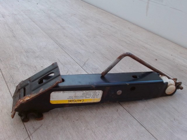 DAEWOO RACER Autóemelő 1. kép