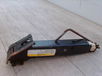 DAEWOO RACER Autóemelő