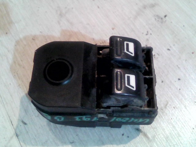 PEUGEOT 306 97-02 Bal első ablakemelő kapcsoló 1. kép