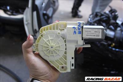 Audi A4/B8 Jobb első Ablakemelő motor  8k0959802