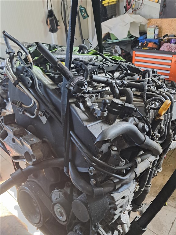 Audi Q3 (8U), Volkswagen Passat B8, Skoda Octavia III 2.0 CR CUW 184 LE-s motor 2. kép