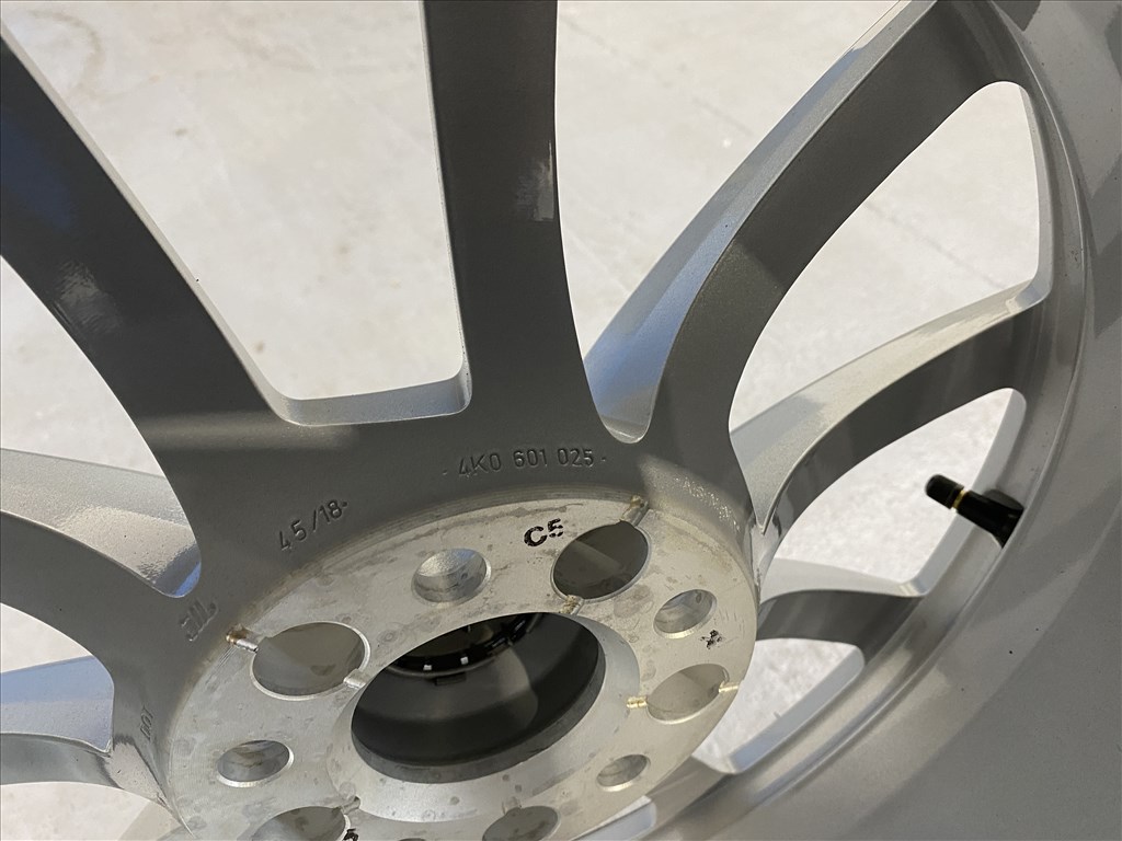 (986)  Audi 17 új gyári alufelni felni, 5x112, 225/60 új téli gumi, A6 2. kép