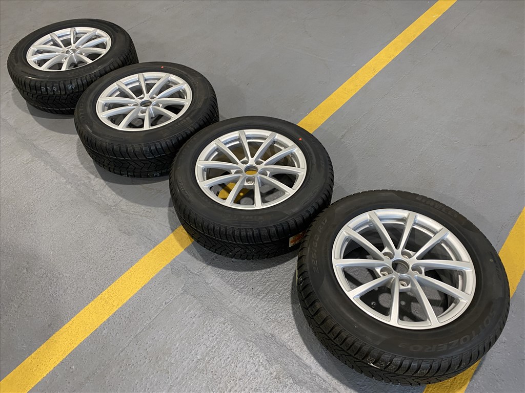(986)  Audi 17 új gyári alufelni felni, 5x112, 225/60 új téli gumi, A6 4. kép