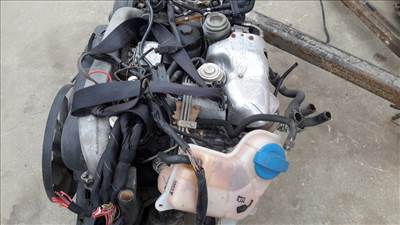 AUDI A4 01-04 Motor, diesel fűzött blokk hengerfejjel