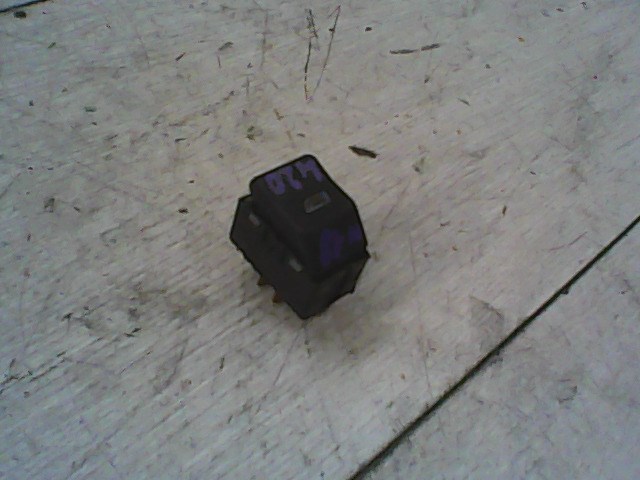 AUDI A4 94-98 Jobb első ablakemelő kapcsoló 1. kép