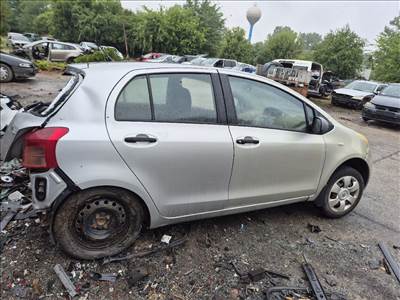 Toyota Yaris (XP90) 1.3 VVT-i ajtó 