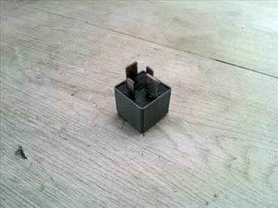 FORD FOCUS 04- Hűtőventilátor relé