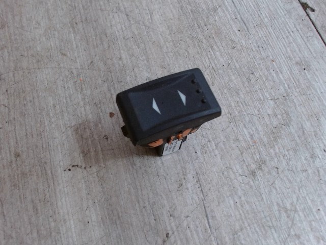 FORD MONDEO 01-07 Jobb hátsó ablakemelő kapcsoló 1. kép