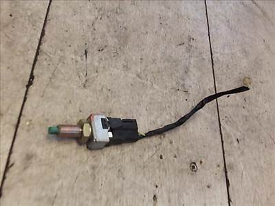 MAZDA E2200 Féklámpa pedál kapcsoló